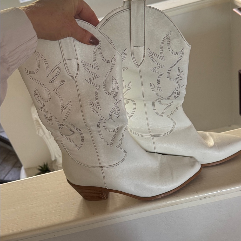 White Leather Cowgirl boots size 9